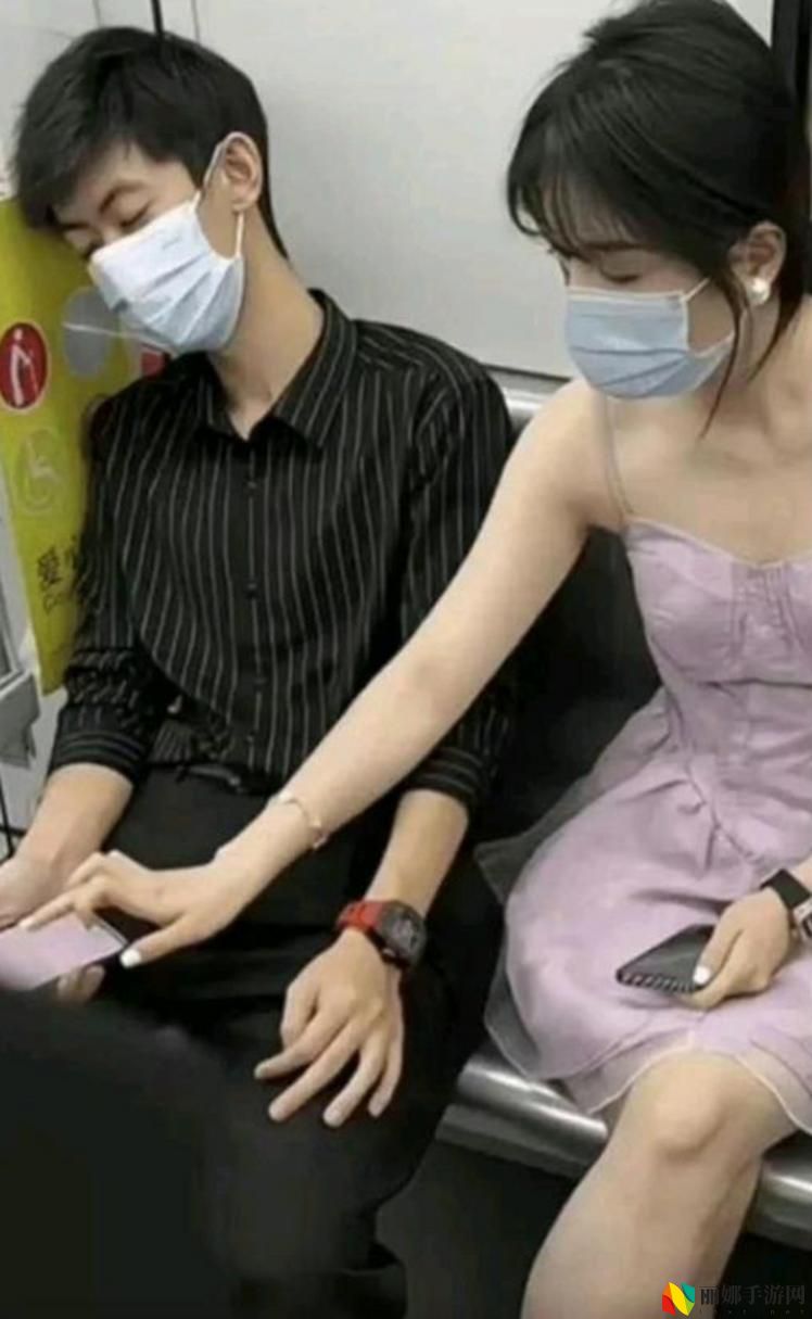 装睡故意把腿张开给公