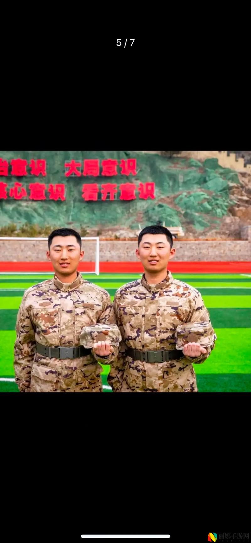 两个东北小伙在部队里的生活