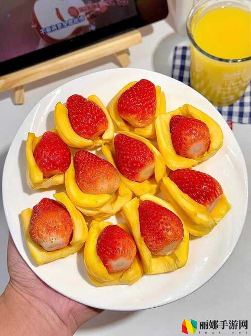 草莓香蕉菠萝蜜丝瓜怎么做