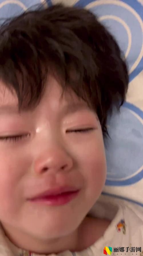 宝宝两根就哭男男是不是太早了