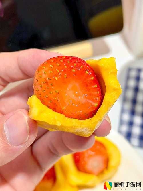  草莓香蕉菠萝蜜丝瓜怎么做？探索创新甜品的多种可能性